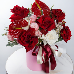 Hat box with flowers 'Magic of colors'